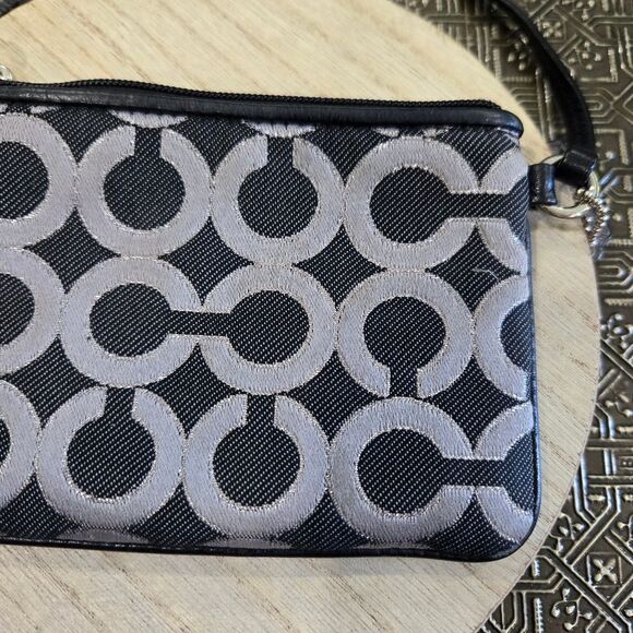 🐢 Coach Signature Monogram Wristlet Like New - Picture 7 of 12